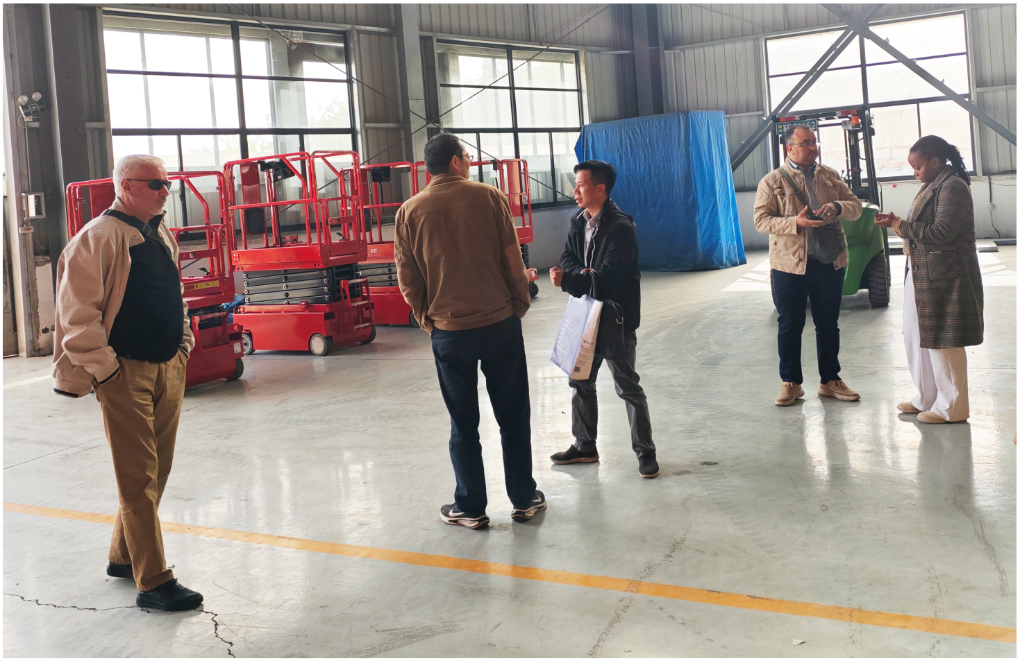 Algerian Client Delegation Visitationes Zhejiang Wizplus Smart Equipment Ltd and Lauds for the safety and advanced technologies of lift platforms